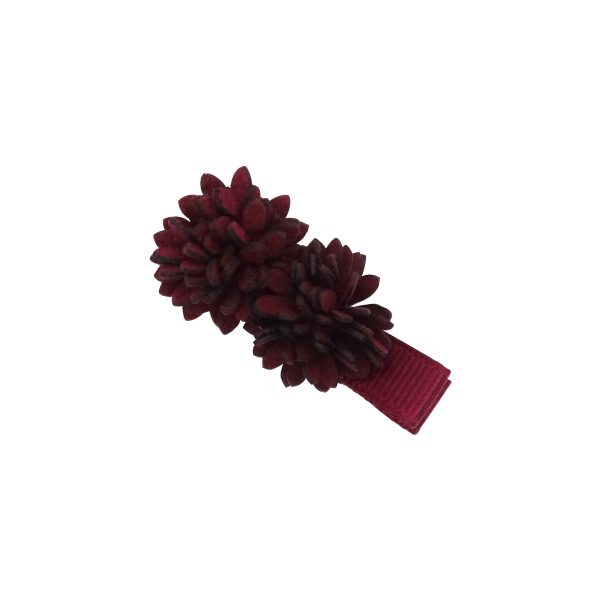 2 wunderschönen ranunkelstrauch Blumen beschmückt auf eine Haarspange.In Bordeaux.